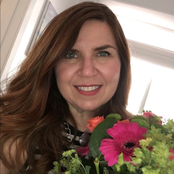 Meet your Posher, Stephanie - Picture 2 of 2